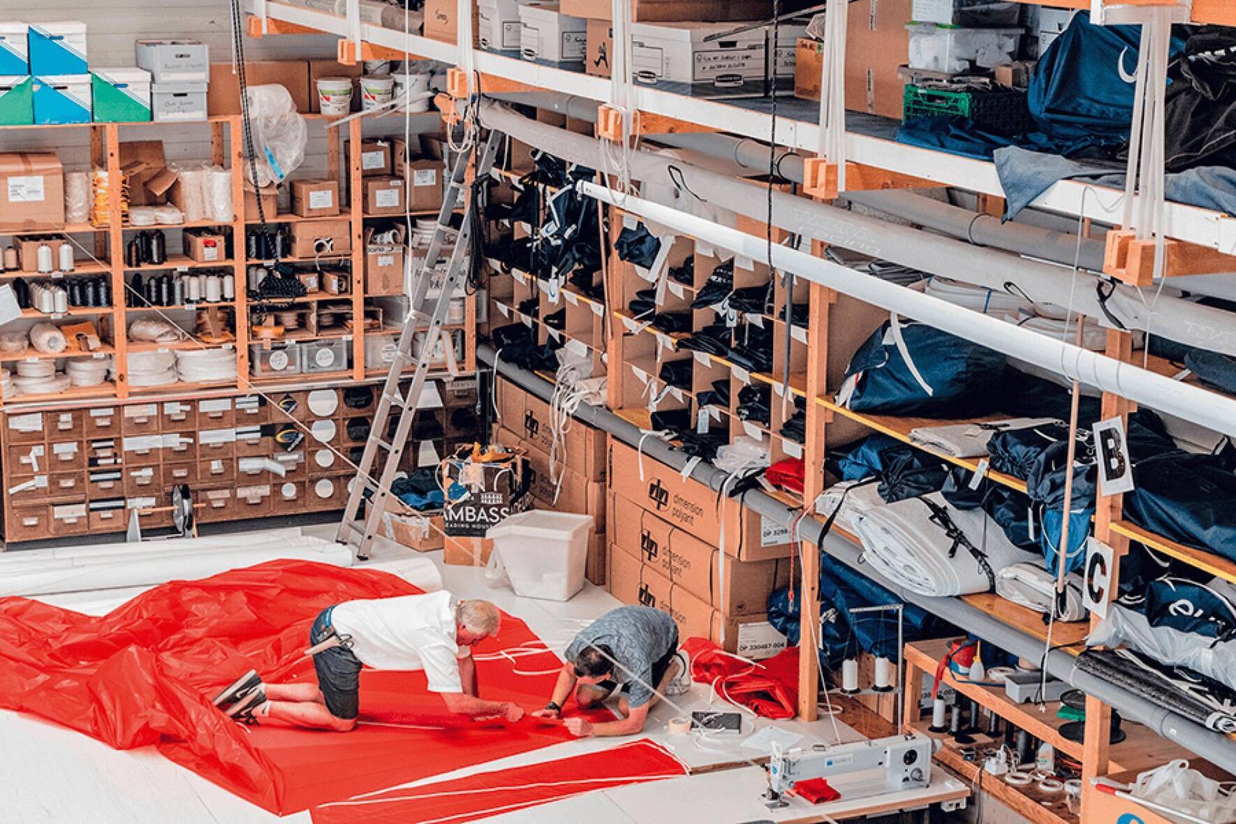 Certaines voiles ne sont même plus en tissu, elles ne sont plus que des structures de fibres laminées sur des substrats synthétiques.