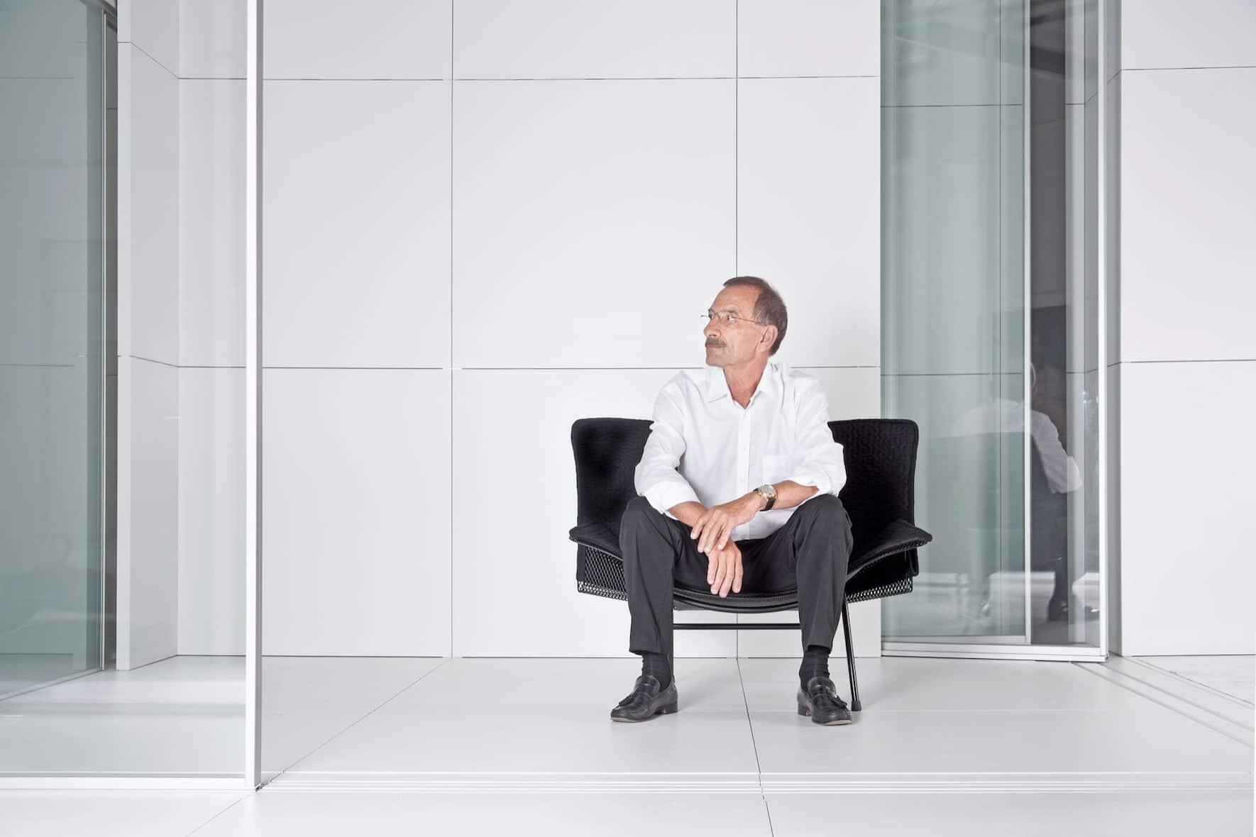 Passionné d’orchidées, Eric Joray, aujourd’hui décédé, est le concepteur de la vitre minimale, qu’il a breveté en 1992. Deux ans plus tard, il dépose la marque Vitrocsa.