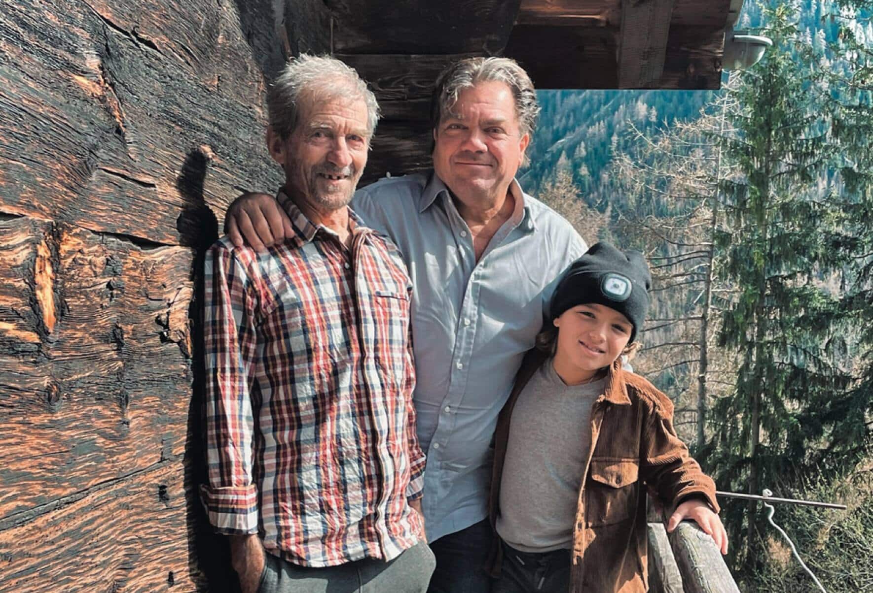 Trois générations: à Orsières, en Valais, Antoine Hubert avec son père Jean-François et son fils Andréa, âgé de 9 ans.