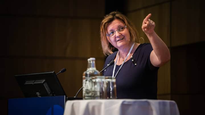 La professeure Kerstin Windhövel, responsable du Kompetenzzentrum Vorsorge (Centre de compétences Prévoyance)