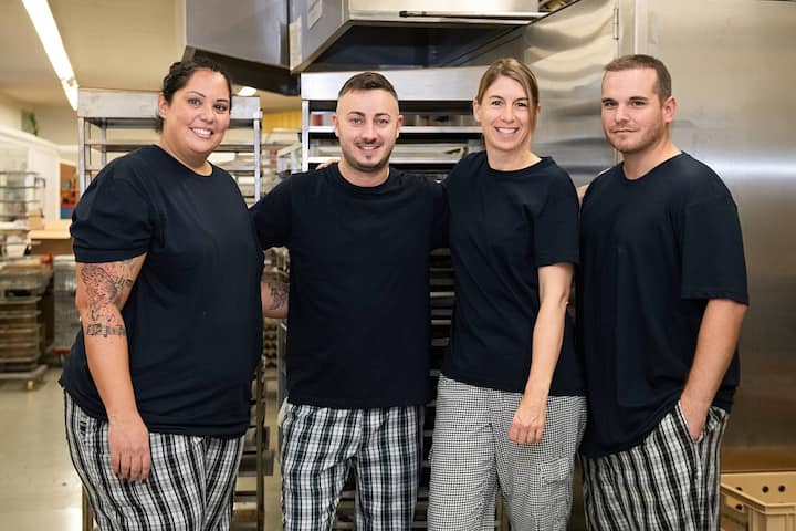 UBS Helpetica Aktion in der BÃ¤ckerei Stiftung ZÃ¼riwerk mit UBS MitarbeiterInnen, 20. Oktober 2025, Wallisellen