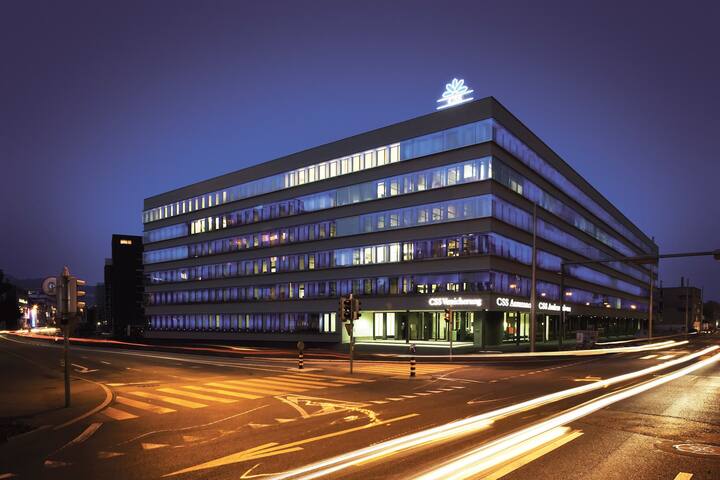 HauptgebA$?ude Luzern bei Nacht