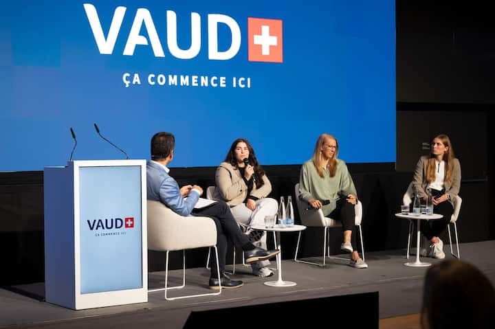 Les athlètes olympiques Sofia Gonzalez, Anne-Sophie Thilo et Zoé Claessens