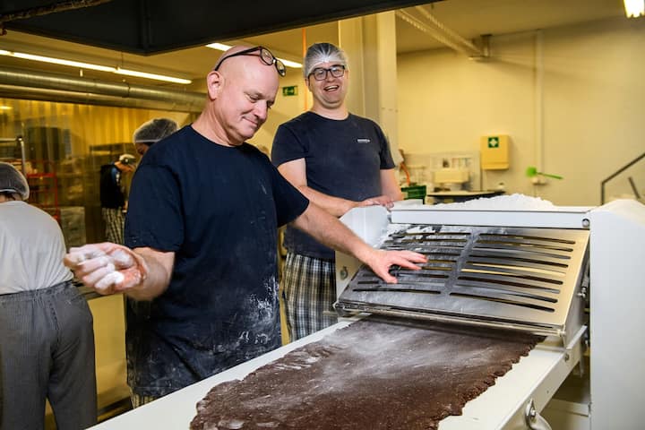 UBS Helpetica Aktion in der BÃ¤ckerei Stiftung ZÃ¼riwerk mit UBS MitarbeiterInnen, 20. Oktober 2025, Wallisellen