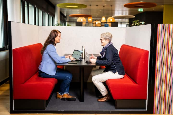 19.01.2022; Luzern; Friendly Work Space - CSS Versicherung; Priska Duss StuderVerantwortlichen BGM/Fachspezialistin HR (R) und Anne Bode, Leiterin Kompetenzcenter Gesundheit und Prävention der CSS (L). © Valeriano Di Domenico