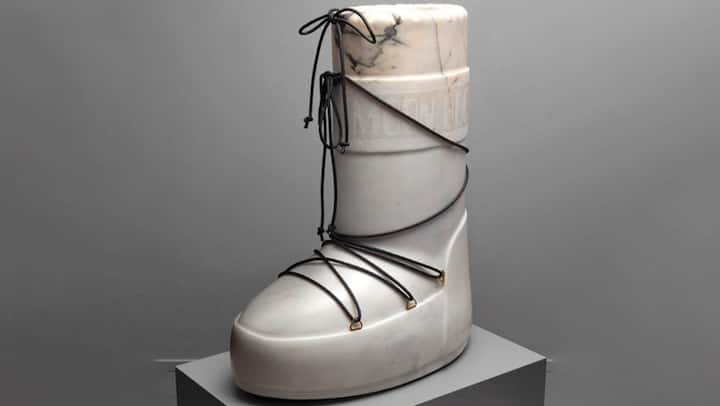 Sculpture en marbre de moon boot