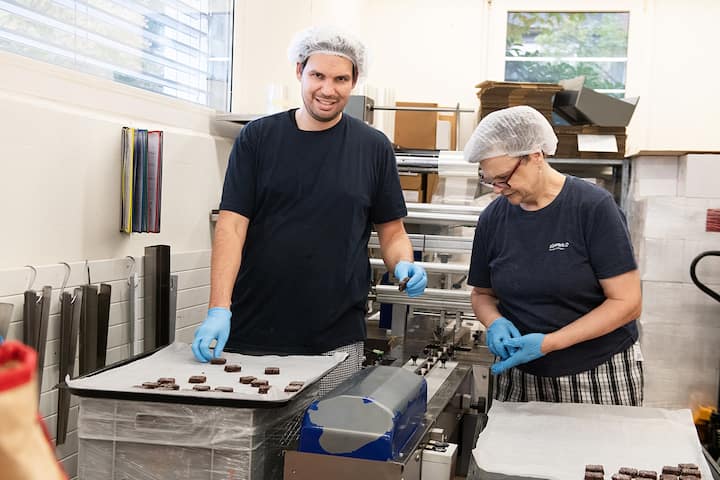 UBS Helpetica Aktion in der BÃ¤ckerei Stiftung ZÃ¼riwerk mit UBS MitarbeiterInnen, 20. Oktober 2025, Wallisellen